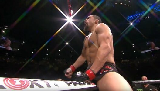 Robert Whittaker l’emporte contre Yoel Romero et devient champion intérimaire