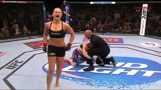 Ronda Rousey roulait sur Alexis Davis lors de l&rsquo;UFC 175