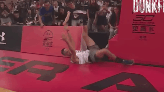 Stephen Curry fait une Klay Thompson en Chine