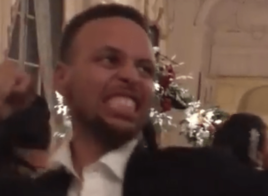Stephen Curry fait le LeBron James Challenge devant un Kyrie Irving hilare