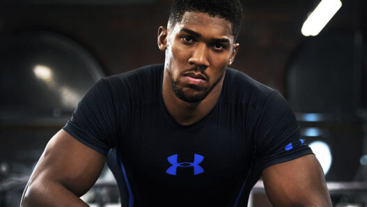 Challengé par Miocic, Joshua est prêt à combattre en MMA