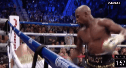 Floyd Mayweather s’impose par TKO contre Conor McGregor