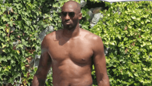 Kobe Bryant poste une photo de son dad bod, la supprime et promet de revenir dans 30 jours