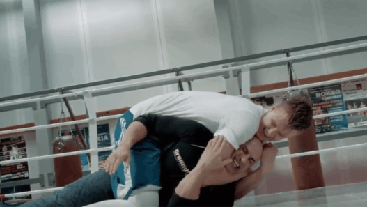 Kristaps Porzingis poursuit son entraînement en MMA