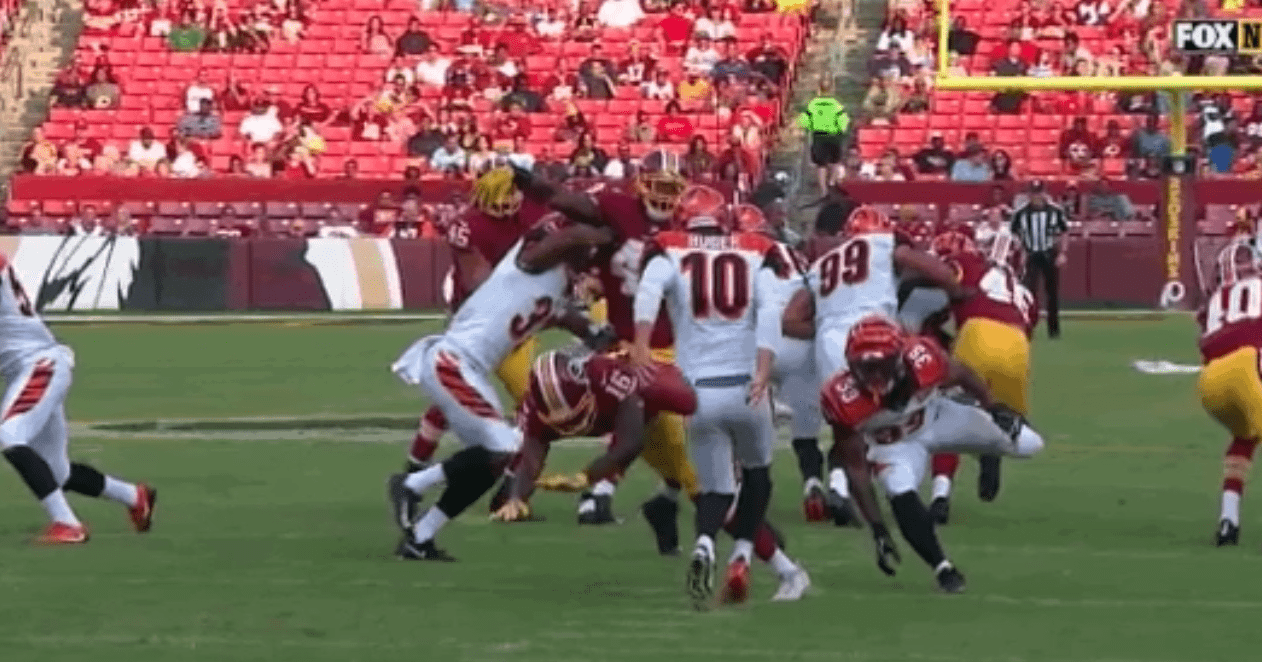 Le punter des Bengals claque le move de l’année contre les Redskins