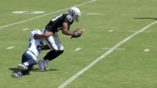 Amari Cooper s’est pris pour un tank contre les Titans