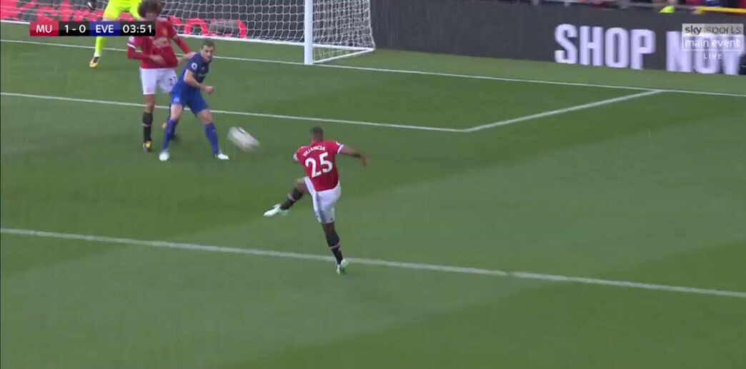 Antonio Valencia a ouvert le score sur une merveille pour Manchester