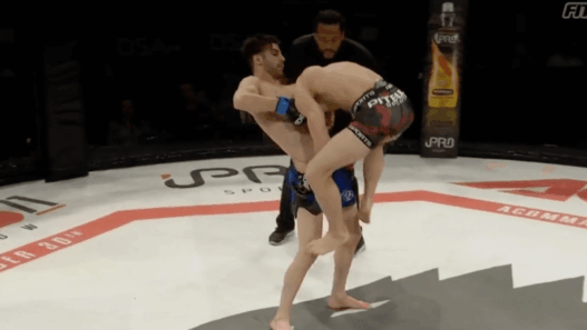 Cheya Saleem signe la soumission du week-end en soulevant son adversaire