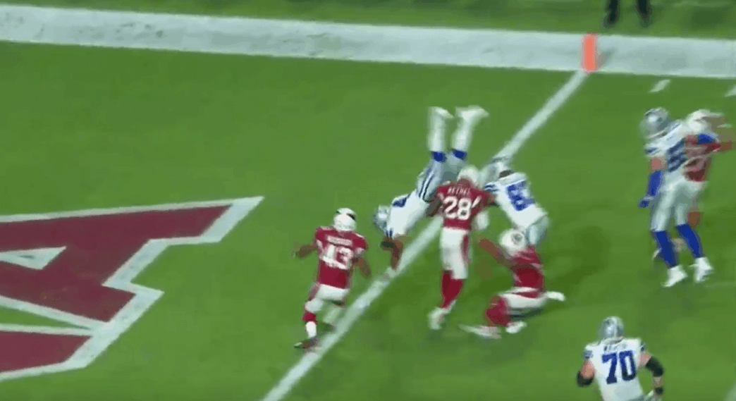 Dak Prescott s'envole pour son touchdown contre les Cardinals !