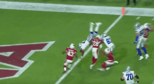 Dak Prescott s'envole pour son touchdown contre les Cardinals !