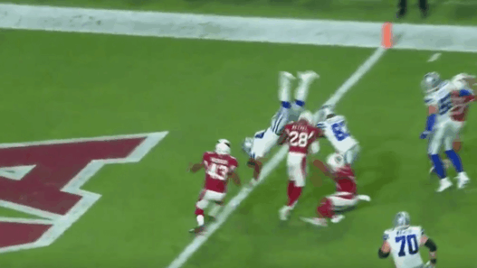 Dak Prescott s'envole pour son touchdown contre les Cardinals !