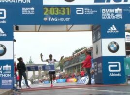 Eliud Kipchoge s'impose au Marathon de Berlin, proche du record du monde