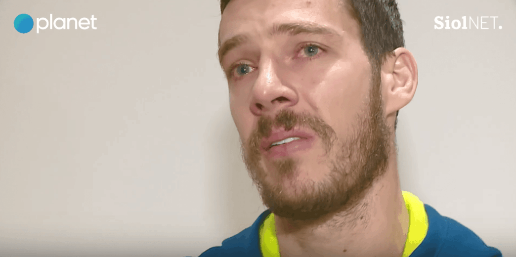 Les larmes de Goran Dragic en recevant le maillot de Petrovic