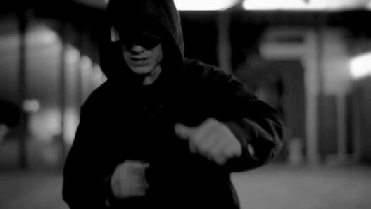 Autour de Moi – Hugo TSR sort sa nouvelle bombe