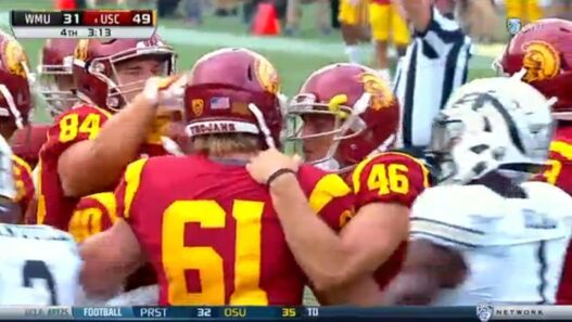 Aveugle depuis ses 12 ans, Jake Olson réussit le snap avec USC