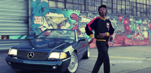 Joey Bada$$ chill dans le clip de 500 Benz