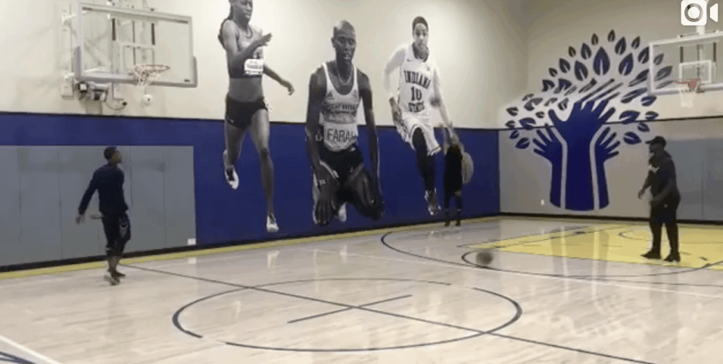 Stephen Curry fait un 3 point-challenge et donne 118 000$ aux sinistrés