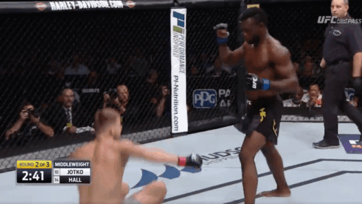Uriah Hall et son &eacute;norme comeback contre Krzysztof Jotko