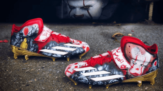 Chris Johnson va porter des chaussures inspirées de « Ça »