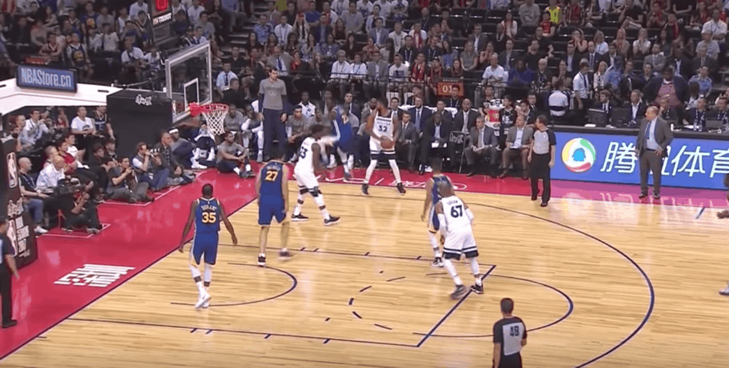 Sur une action, Draymond Green a pris très cher contre Karl-Anthony Towns