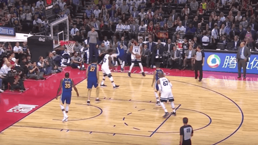 Sur une action, Draymond Green a pris très cher contre Karl-Anthony Towns