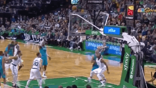 Dwight Howard et son airball au lancer franc contre les Celtics