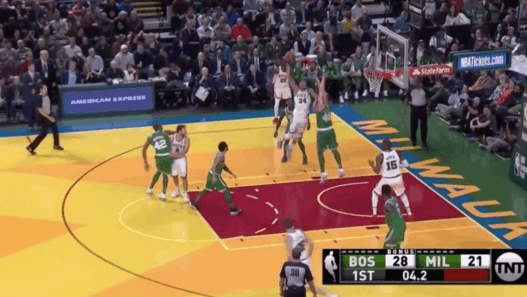 Giannis Antetokounmpo Aron Baynes