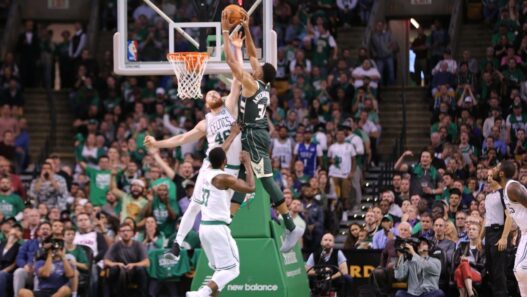 Giannis Antetokounmpo démonte les Celtics pour leurs débuts à domicile