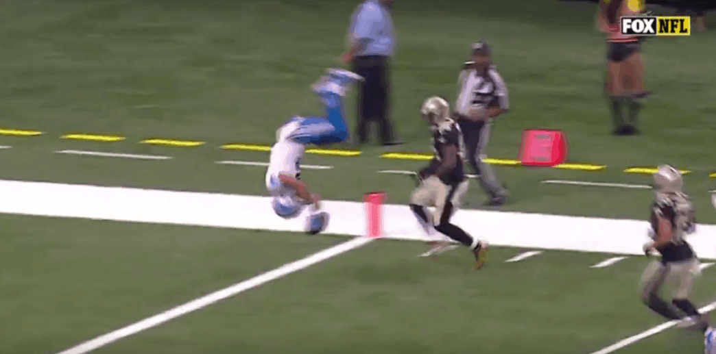 Golden Tate ridiculise la défense des Saints et fait un salto pour son touchdown