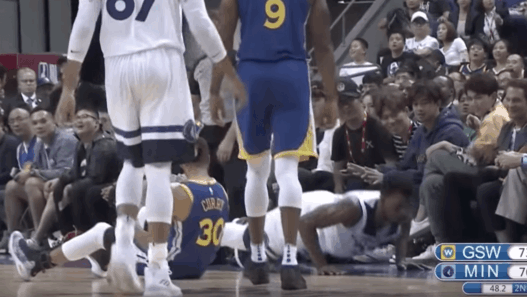 La très grosse défense de Jimmy Butler sur Steph Curry et ses pompes