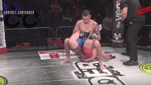 Jonno Mears s’impose avec le premier Boston Crab de l’histoire du MMA
