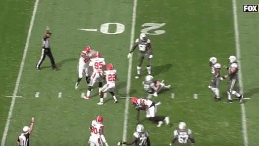 Pour sa première action en carrière, Myles Garrett réussit le sack