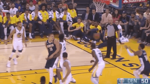 Nikola Jokic de retour avec une magnifique passe dans le dos