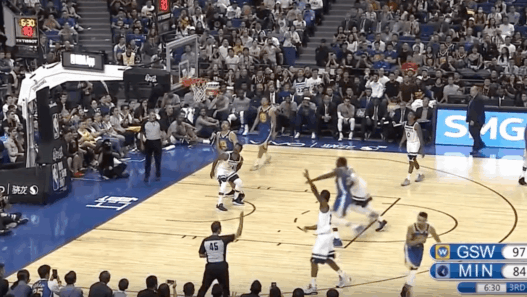 Stephen Curry refait le coup de la célébration avant le panier