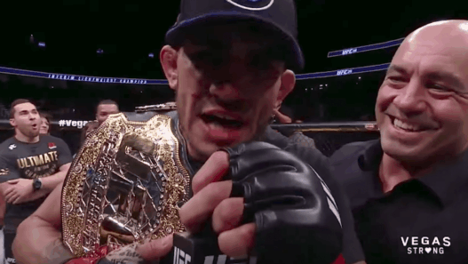Tony Ferguson termine Kevin Lee, devient champion et insulte McGregor
