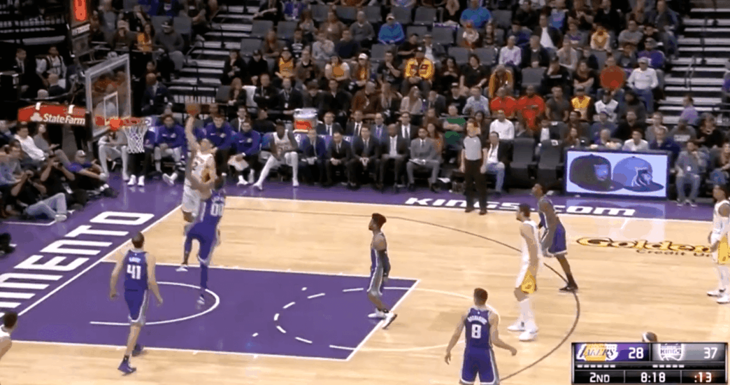 Kings alley-oop Lonzo Ball
