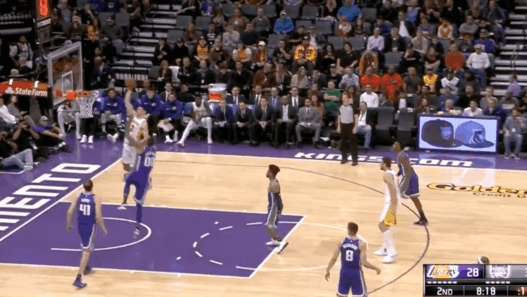 Kings alley-oop Lonzo Ball