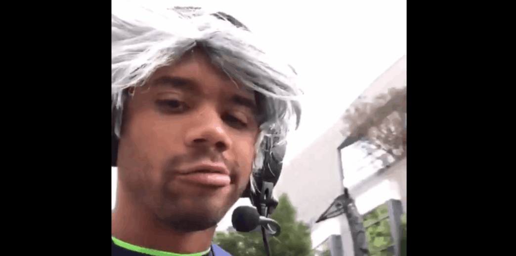 Russell Wilson se déguise en Pete Carroll pour Halloween