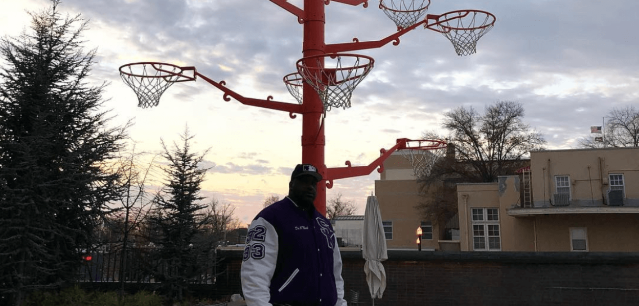 Shaquille O Neal A Recupere Ses Paniers Casses Pour En Faire Un Arbre