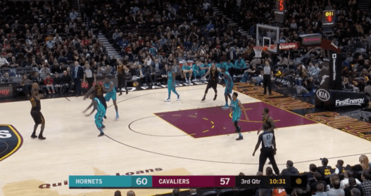 trois points LeBron Hornets