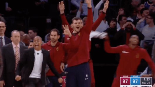 trois-points clutch LeBron James Porzingis