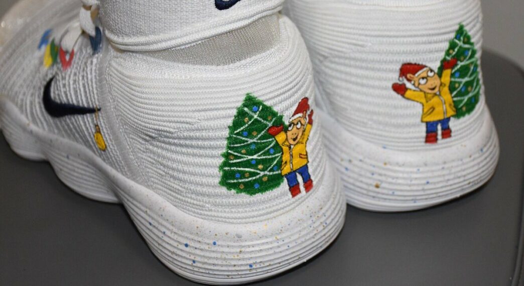 Pour Noël, Draymond Green trolle les Cavaliers avec ses chaussures