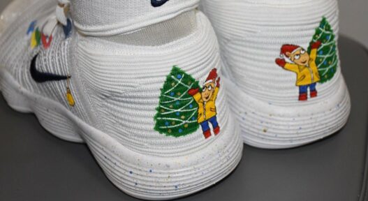 Pour Noël, Draymond Green trolle les Cavaliers avec ses chaussures