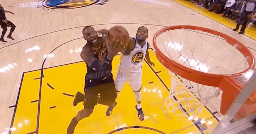 Kevin Durant LeBron James bloc Christmas