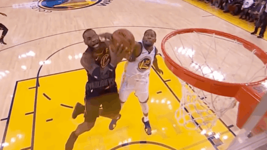 Kevin Durant LeBron James bloc Christmas