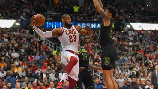 LeBron James Hawks Cavaliers