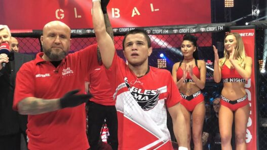 Omar Nurmagomedov, le petit cousin de Khabib invaincu chez les pros