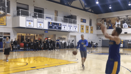 Stephen Curry 93 100 trois points