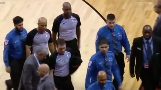 Casey, DeRozan et Ibaka expulsés, les arbitres escortés par la sécurité