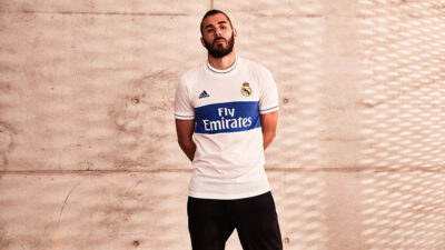 Karim Benzema présente le nouveau maillot rétro du Real Madrid